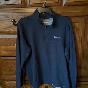 Columbia Men’s 1/4 zip long sleeve shirt